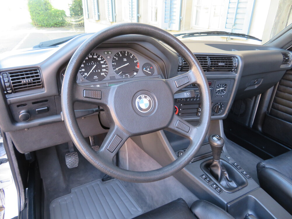 BMW 320i Cabriolet