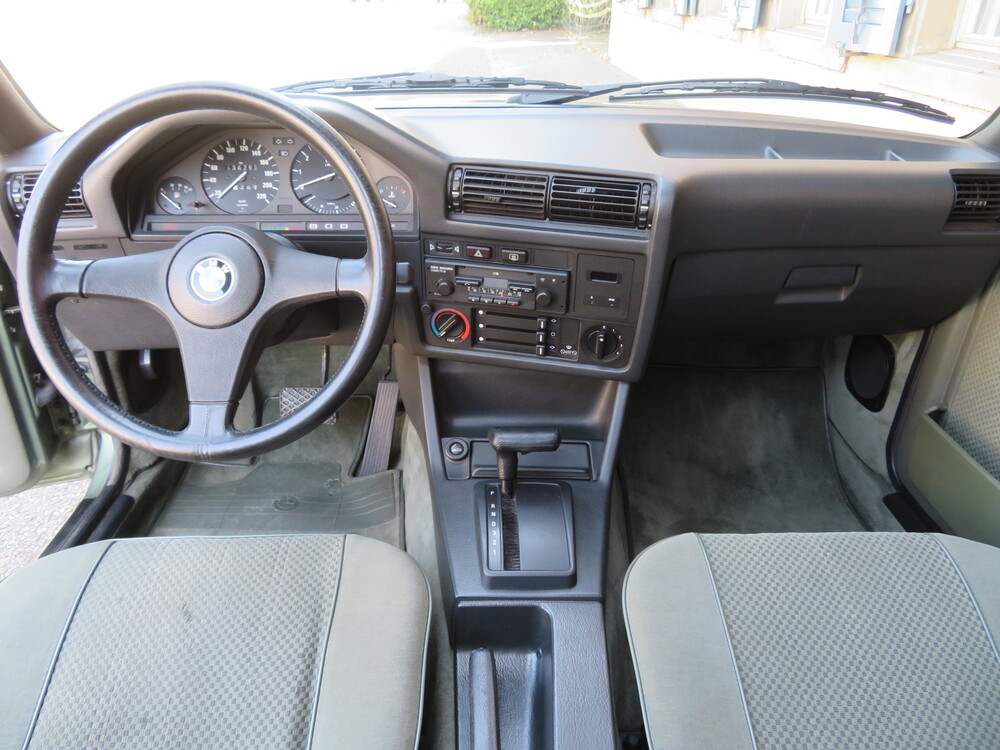 BMW 323i A Limousine